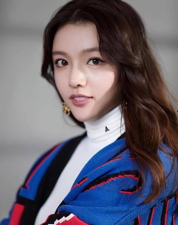 王梓芠演员照片,光影交织下的青春演绎